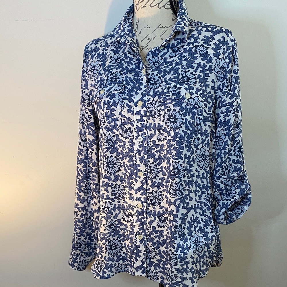 Loft  Blue & White Long sleeves Floral Button-Up Shirt